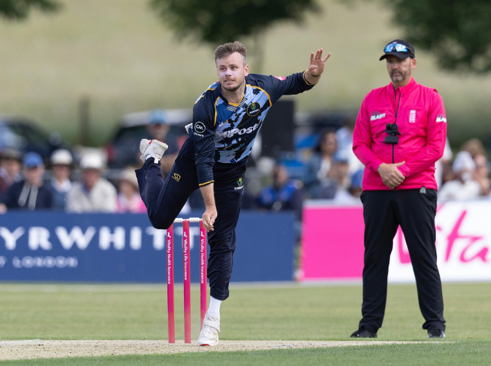 Glamorgan beat Middlesex by five wickets at Merchant Taylors