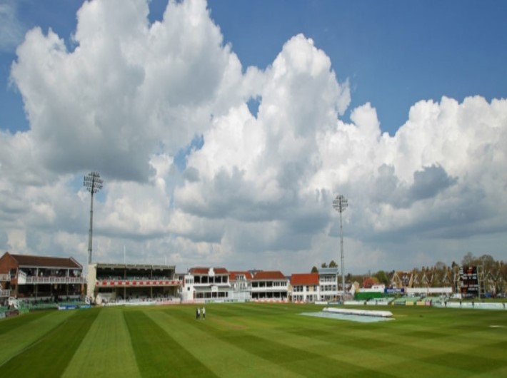 Kent reach 205/4 when bad light ends play at Canterbury