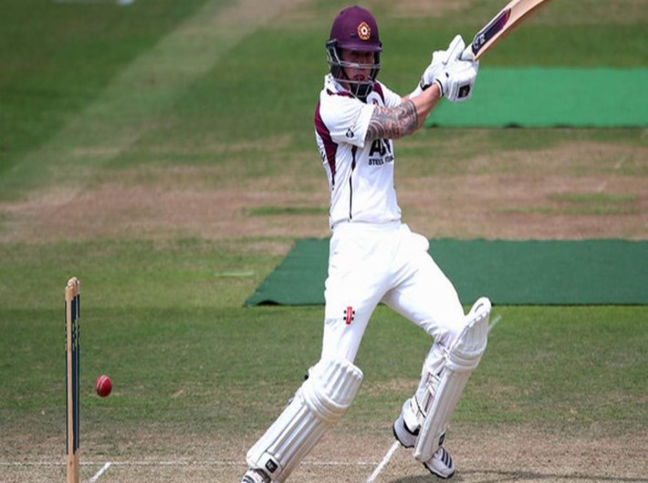 Glamorgan offer contract to James Kettleborough