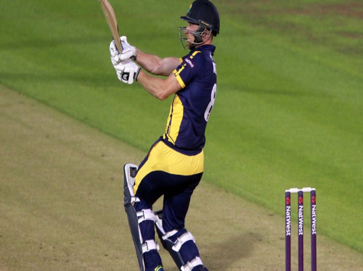 Wagg clear of concussion and fit for Essex