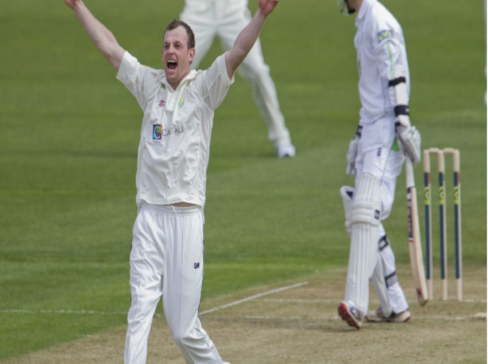 Leicestershire lead by 218 runs after Wagg helps Glamorgan avoid the follow-on