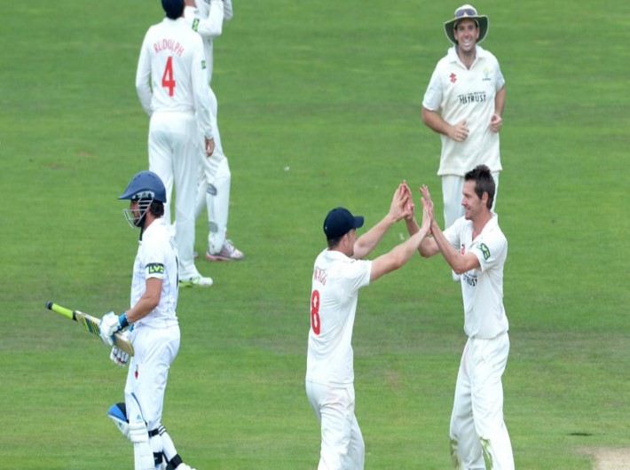 Hogan takes 4/38 as Glamorgan defeat Derbyshire by 106 runs