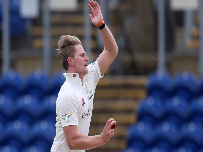 Van der Gugten takes his 50th Championship wicket of the summer