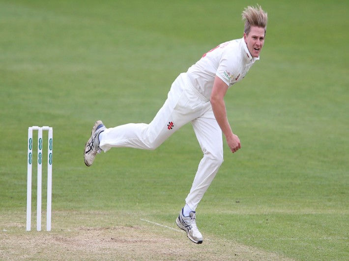 Sixteen wickets tumble on day one at New Road