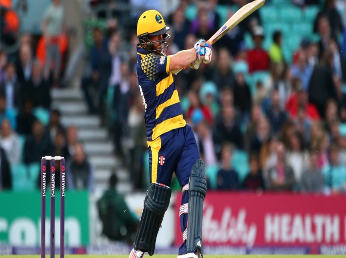 Lloyds 97* sees Glamorgan to a 55-run  victory