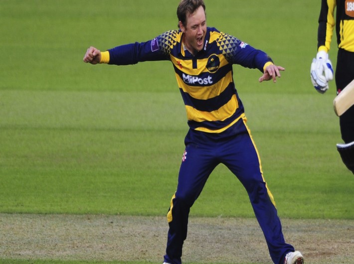 Glamorgan lose by 33 runs at Taunton