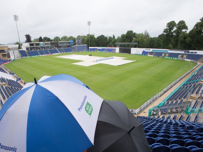 Glamorgan are 93/2 before rain brings an early finish