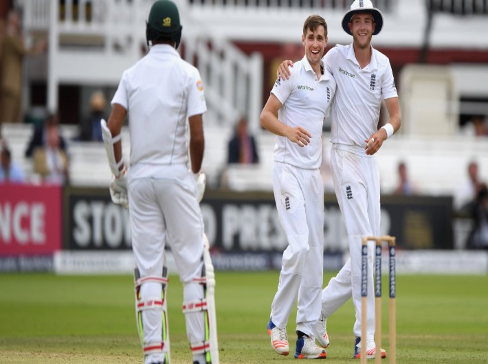 Woakes Heroics Keep England In Contest