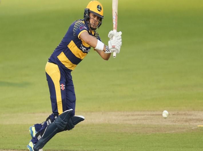 Glamorgan win by 25 runs at Bristol to go top of the table