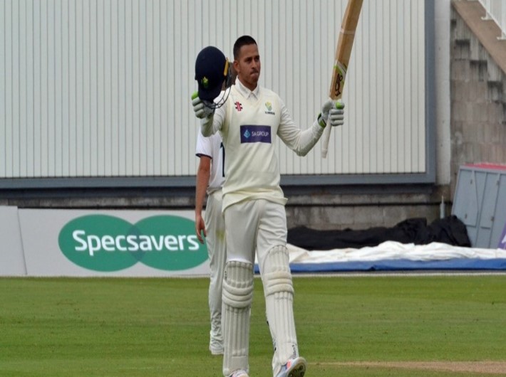 Khawaja and van der Gugten top the Championship averages