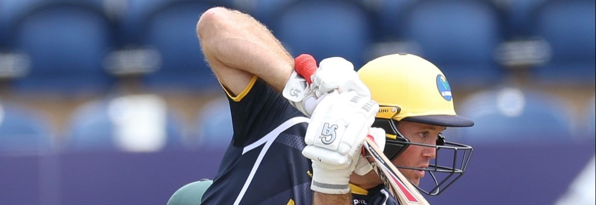 Glamorgan face local rivals Gloucestershire on Tuesday night